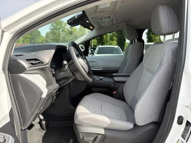 2025 Toyota Sienna LE