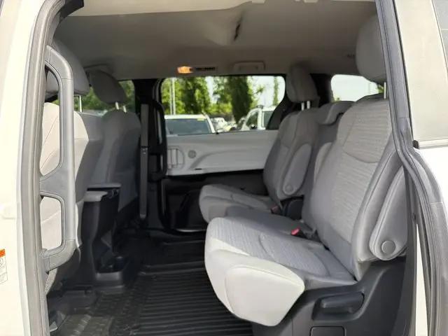 2025 Toyota Sienna LE