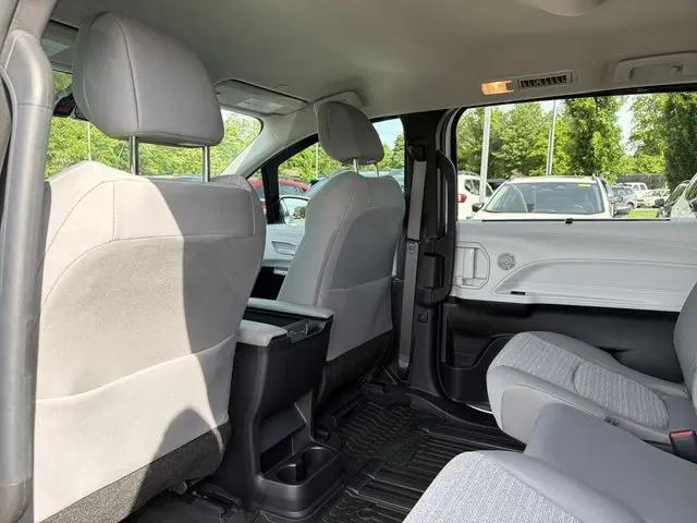2025 Toyota Sienna LE