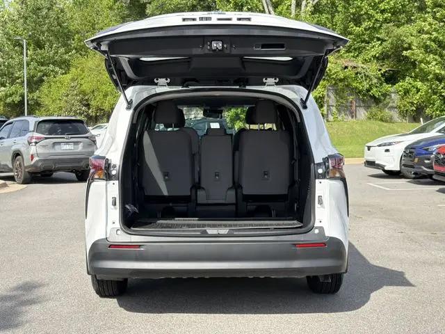 2025 Toyota Sienna LE