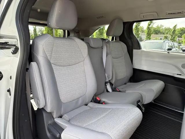2025 Toyota Sienna LE