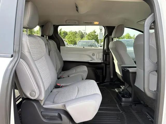 2025 Toyota Sienna LE