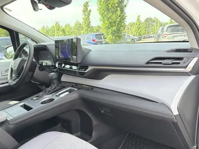 2025 Toyota Sienna LE