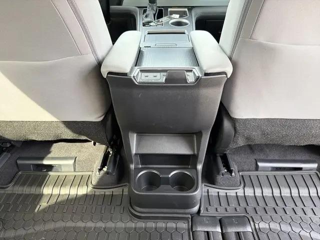 2025 Toyota Sienna LE