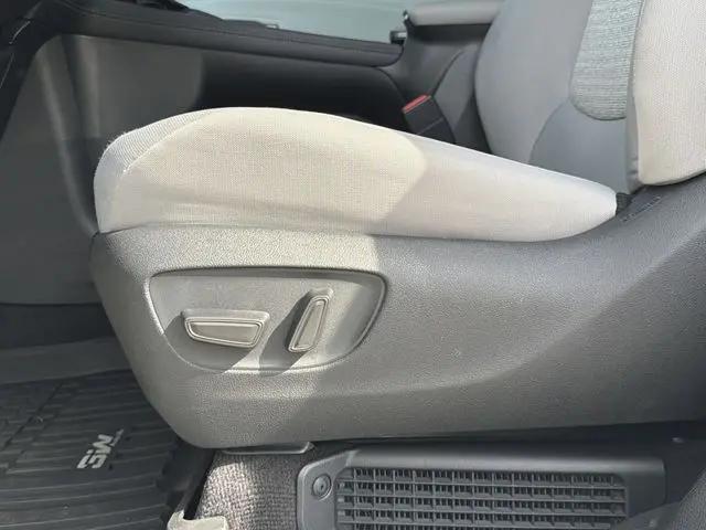2025 Toyota Sienna LE