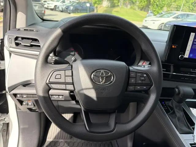 2025 Toyota Sienna LE