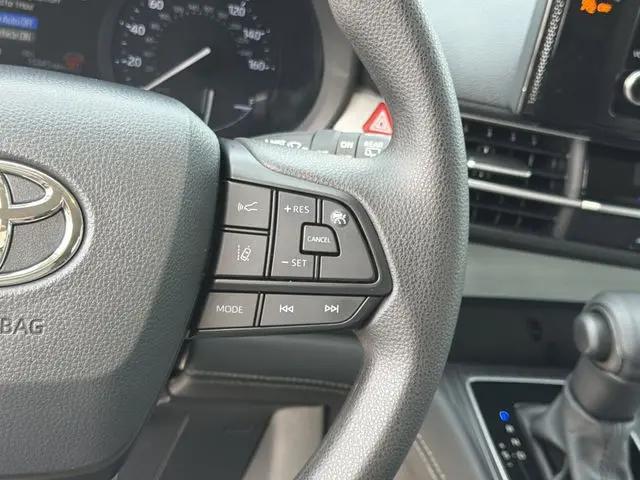 2025 Toyota Sienna LE