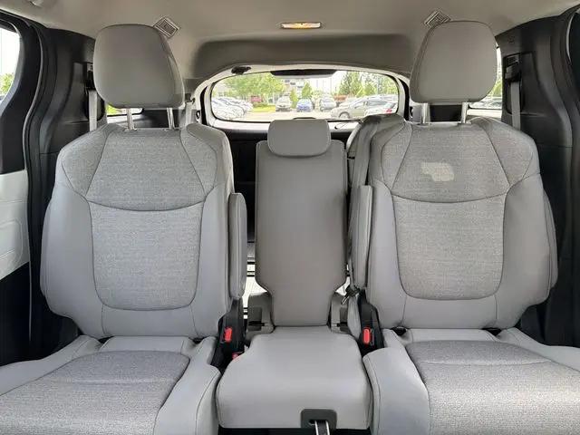 2025 Toyota Sienna LE