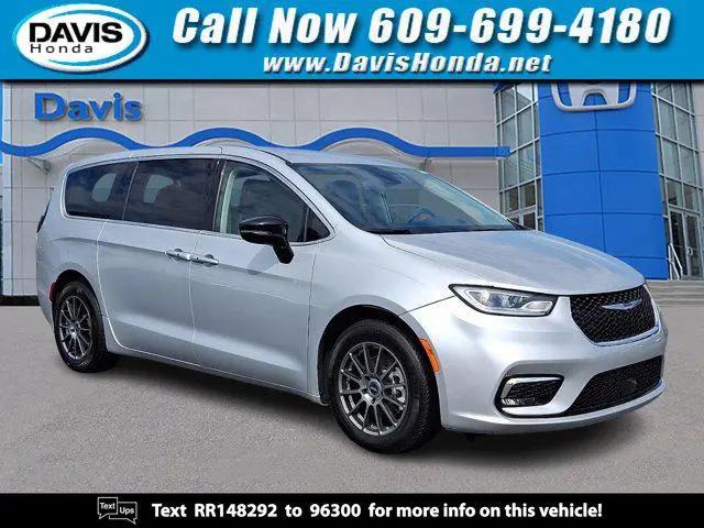 2024 Chrysler Pacifica Touring L for sale in Burlington, NJ