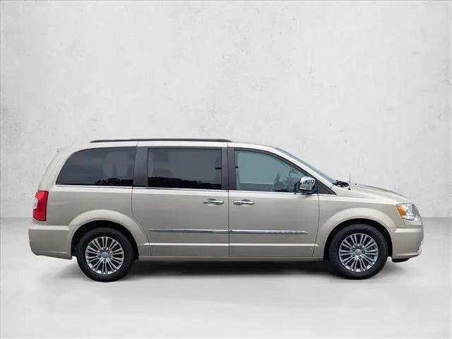 2015 Chrysler Town & Country Touring-L
