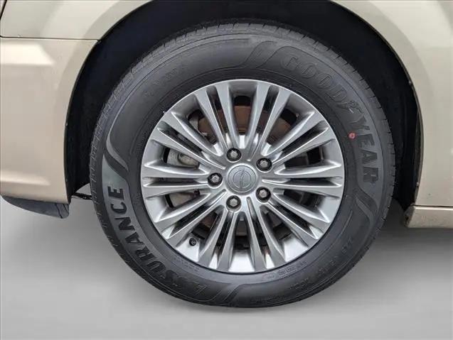 2015 Chrysler Town & Country Touring-L