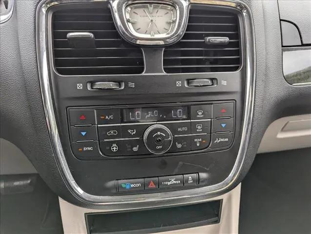 2015 Chrysler Town & Country Touring-L