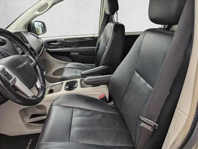 2015 Chrysler Town & Country Touring-L