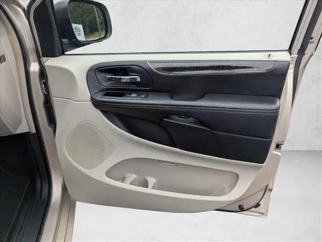 2015 Chrysler Town & Country Touring-L