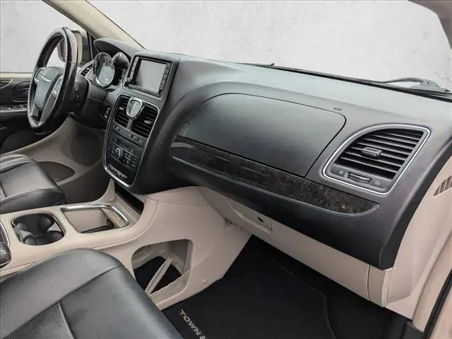 2015 Chrysler Town & Country Touring-L