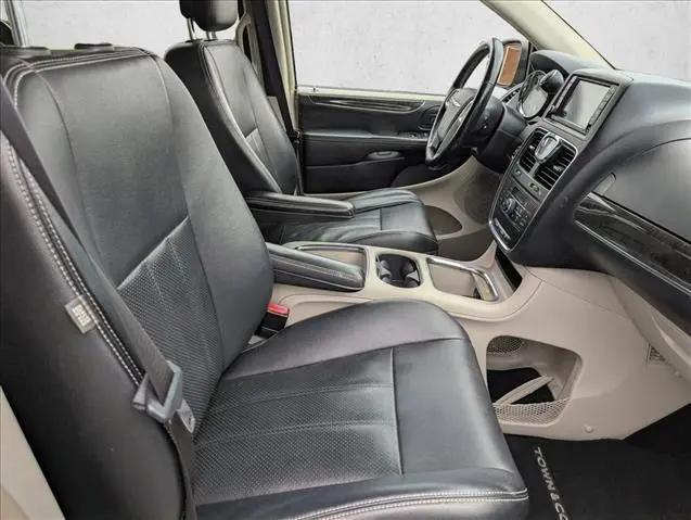 2015 Chrysler Town & Country Touring-L