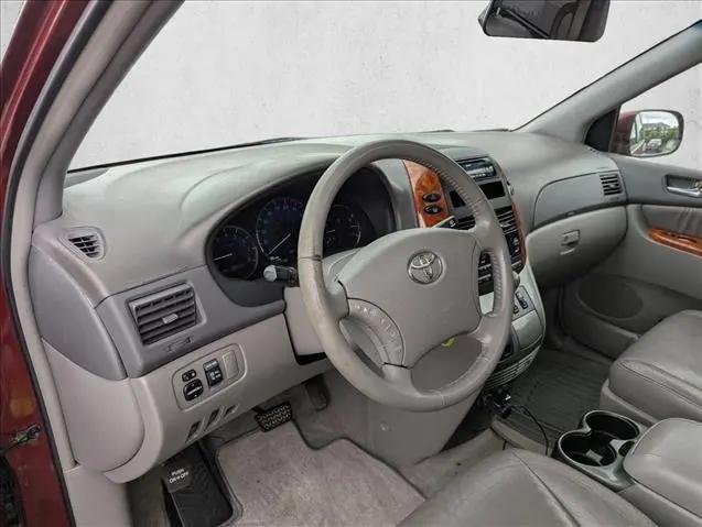 2010 Toyota Sienna XLE