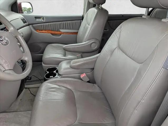 2010 Toyota Sienna XLE