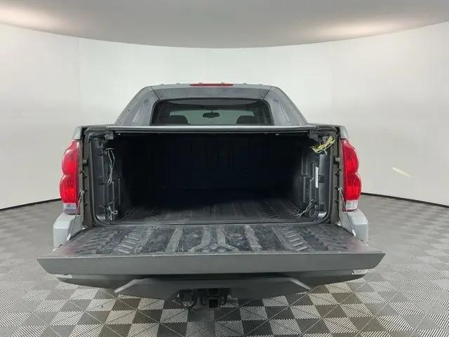 2002 Chevrolet Avalanche Base