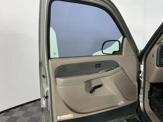 2002 Chevrolet Avalanche Base