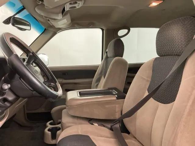 2002 Chevrolet Avalanche Base