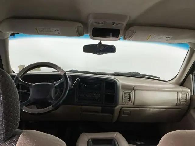 2002 Chevrolet Avalanche Base