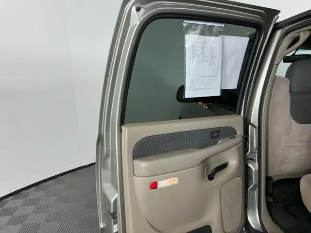 2002 Chevrolet Avalanche Base
