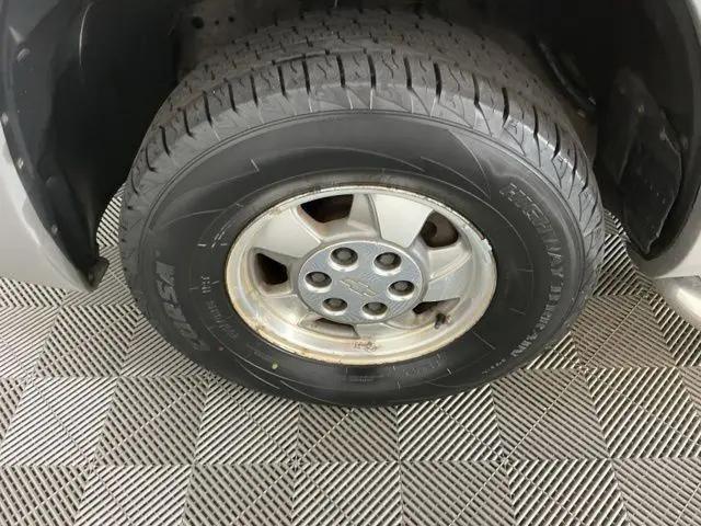 2002 Chevrolet Avalanche Base