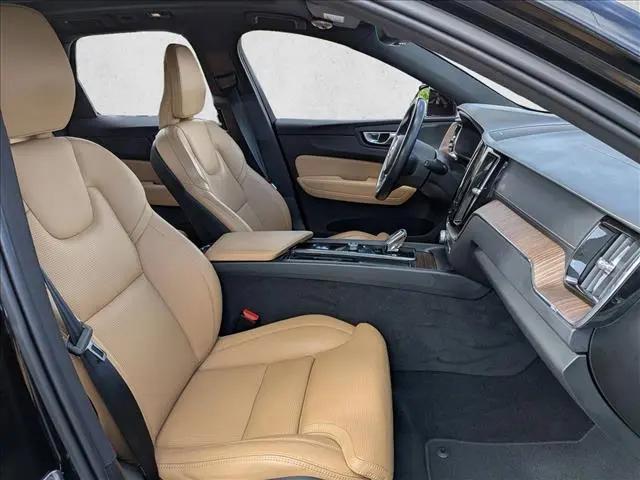 2022 Volvo XC60 B6 Inscription