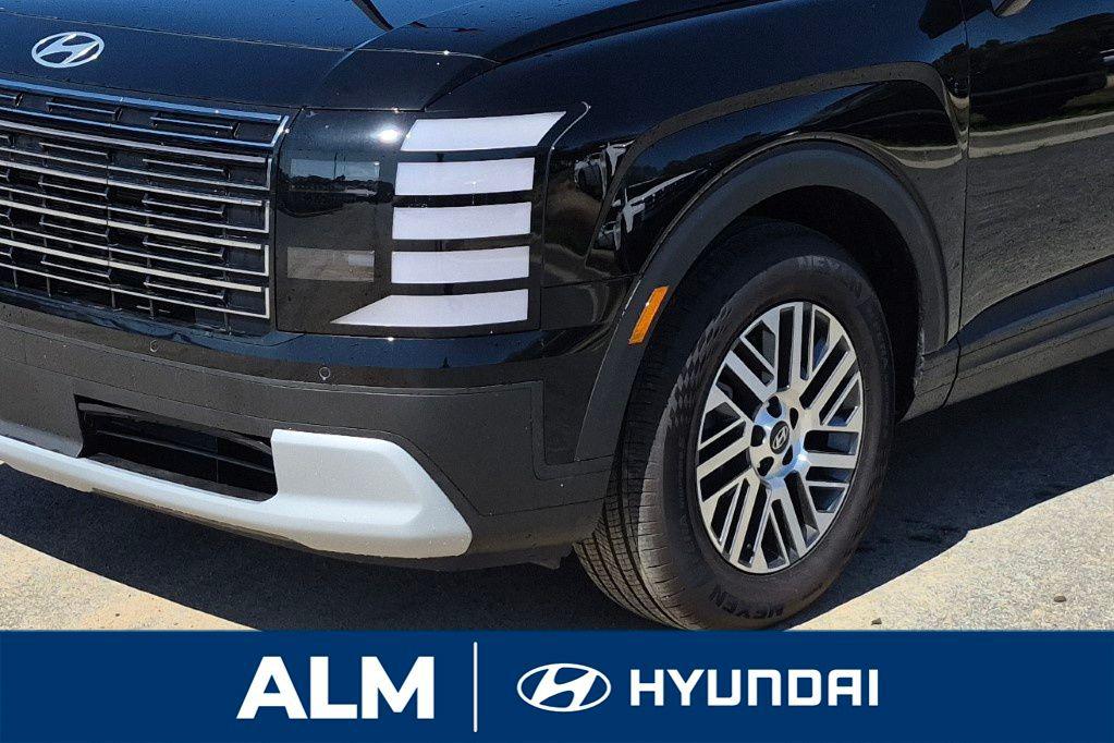 New 2026 Black HYUNDAI SE FWD image 11