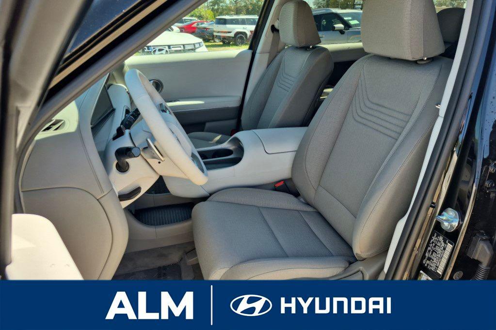 New 2026 Black HYUNDAI SE FWD image 14