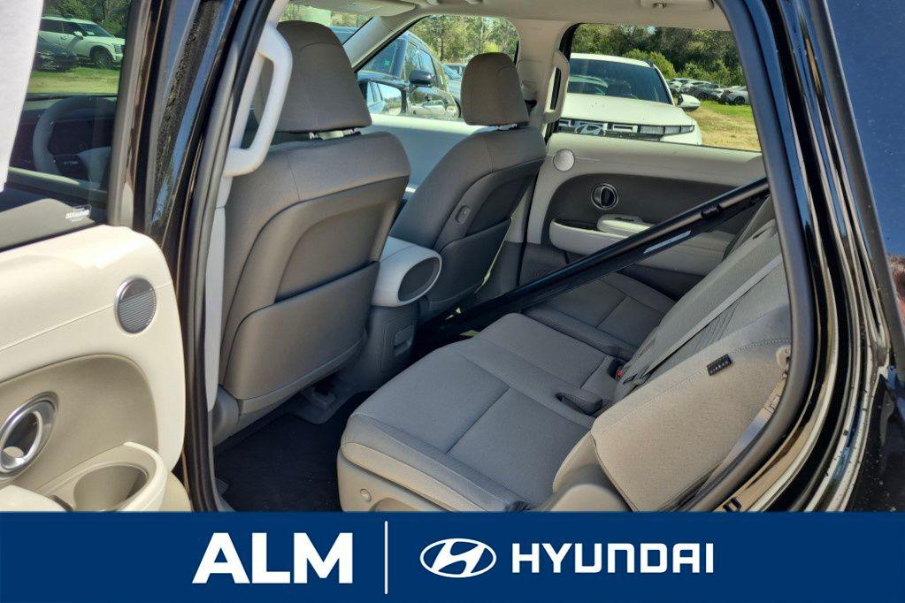 New 2026 Black HYUNDAI SE FWD image 16