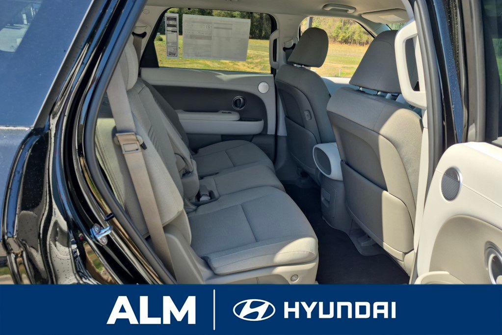 New 2026 Black HYUNDAI SE FWD image 17