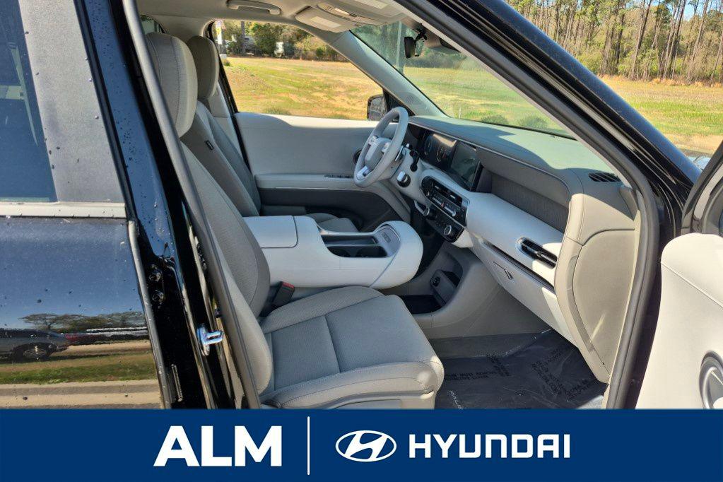 New 2026 Black HYUNDAI SE FWD image 20