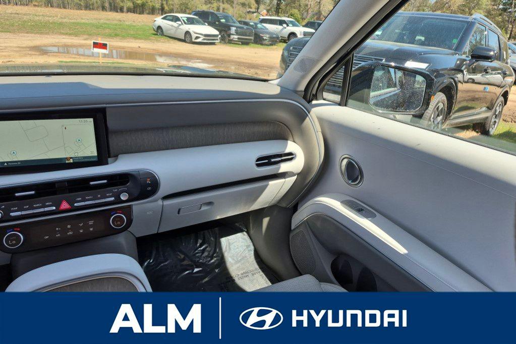 New 2026 Black HYUNDAI SE FWD image 21