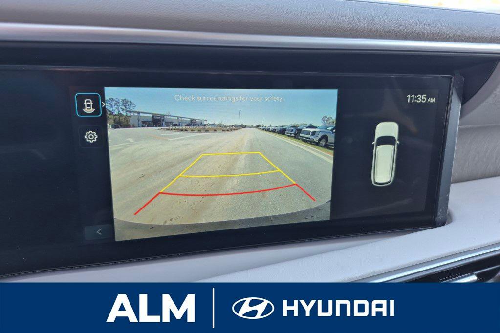 New 2026 Black HYUNDAI SE FWD image 25