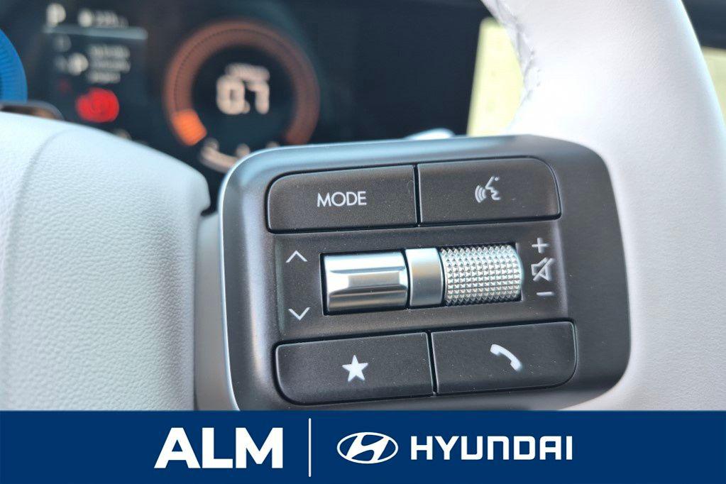 New 2026 Black HYUNDAI SE FWD image 29