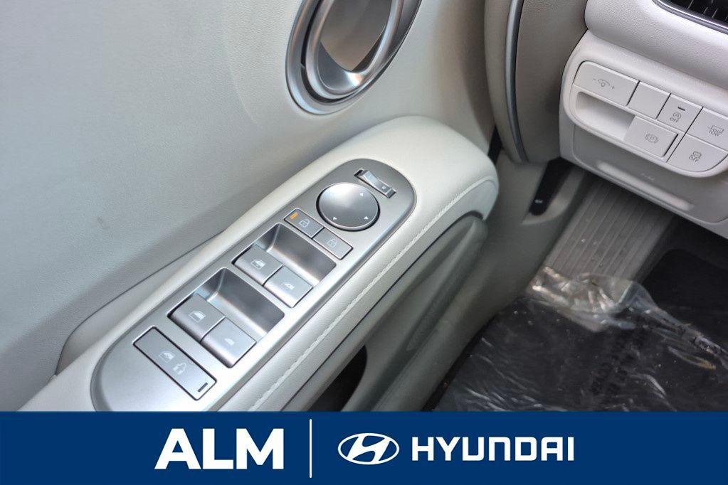 New 2026 Black HYUNDAI SE FWD image 32