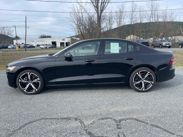 2024 Volvo S60 B5 Plus Dark Theme