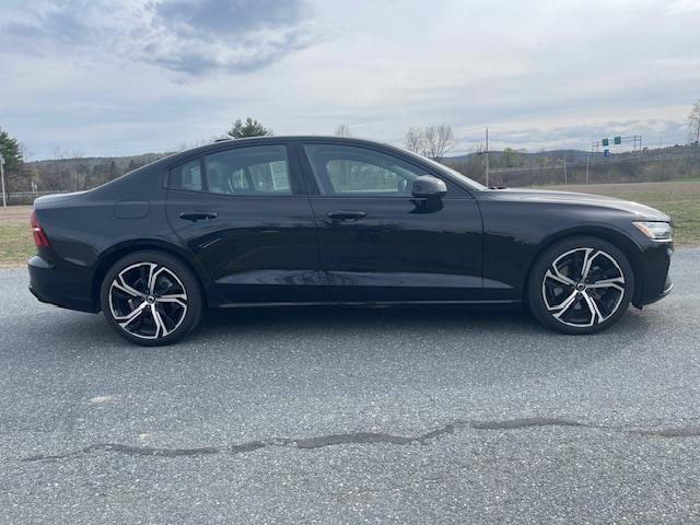 2024 Volvo S60 B5 Plus Dark Theme