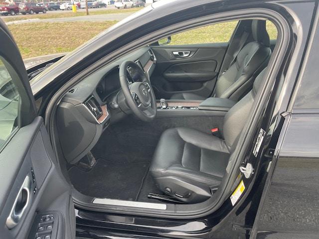 2024 Volvo S60 B5 Plus Dark Theme