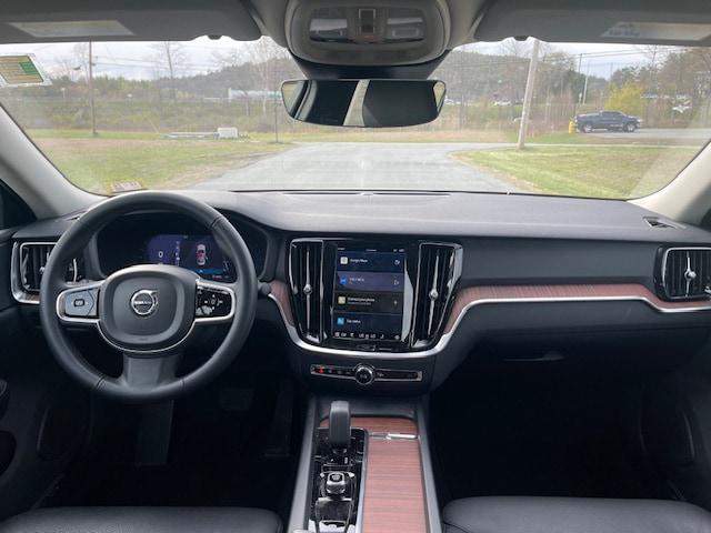 2024 Volvo S60 B5 Plus Dark Theme