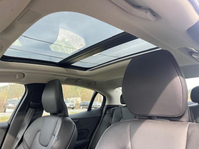 2024 Volvo S60 B5 Plus Dark Theme