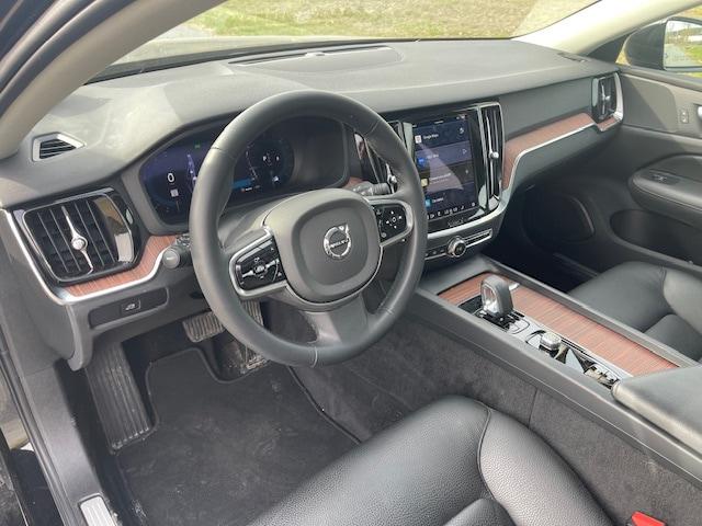 2024 Volvo S60 B5 Plus Dark Theme
