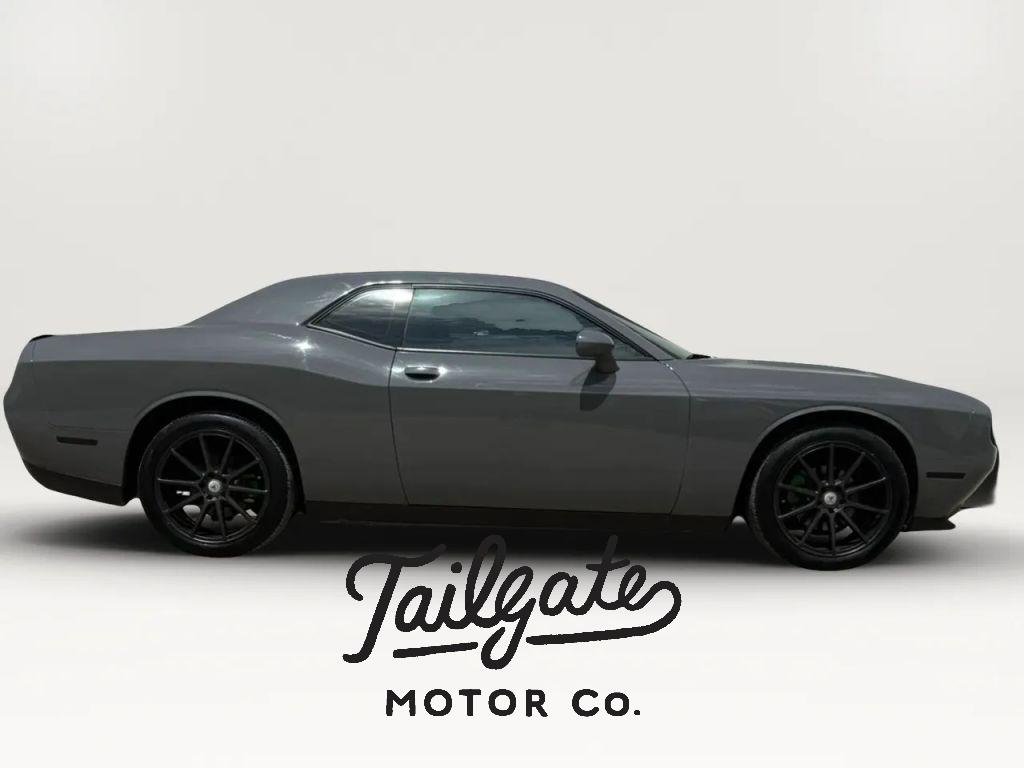 2017 Dodge Challenger SXT's photo