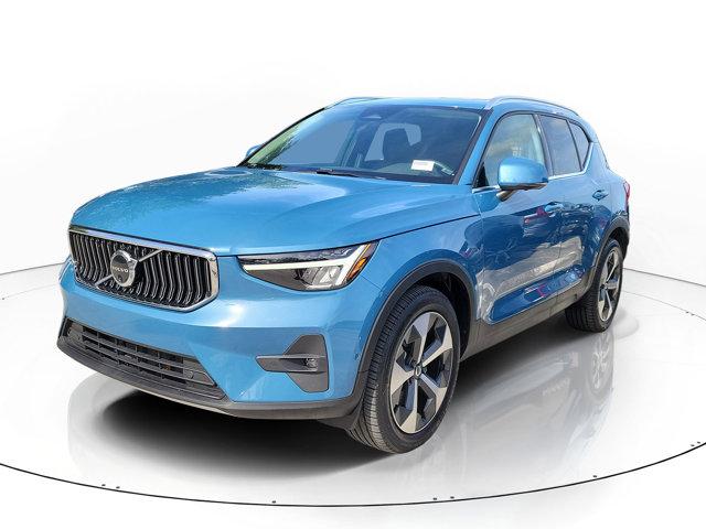 2024 Volvo XC40 B5 Plus Bright Theme