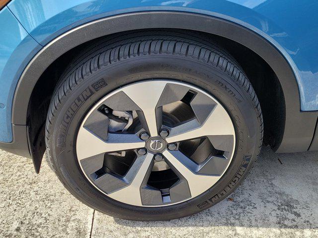 2024 Volvo XC40 B5 Plus Bright Theme