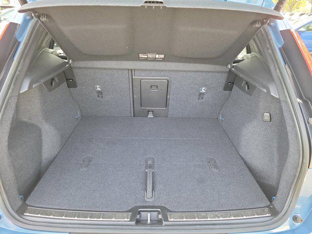 2024 Volvo XC40 B5 Plus Bright Theme