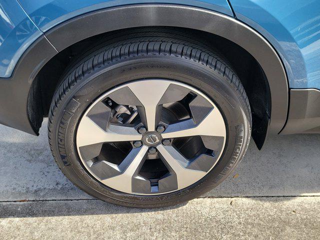 2024 Volvo XC40 B5 Plus Bright Theme