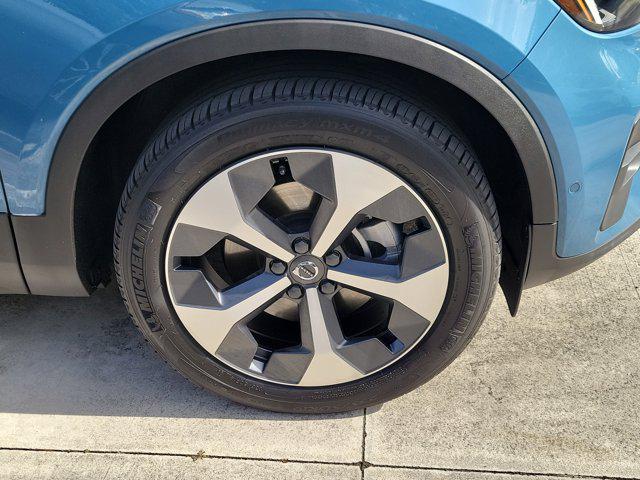 2024 Volvo XC40 B5 Plus Bright Theme